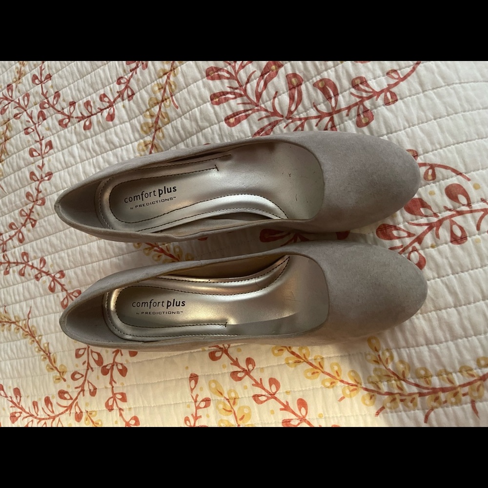 Super comfortable gray shoes